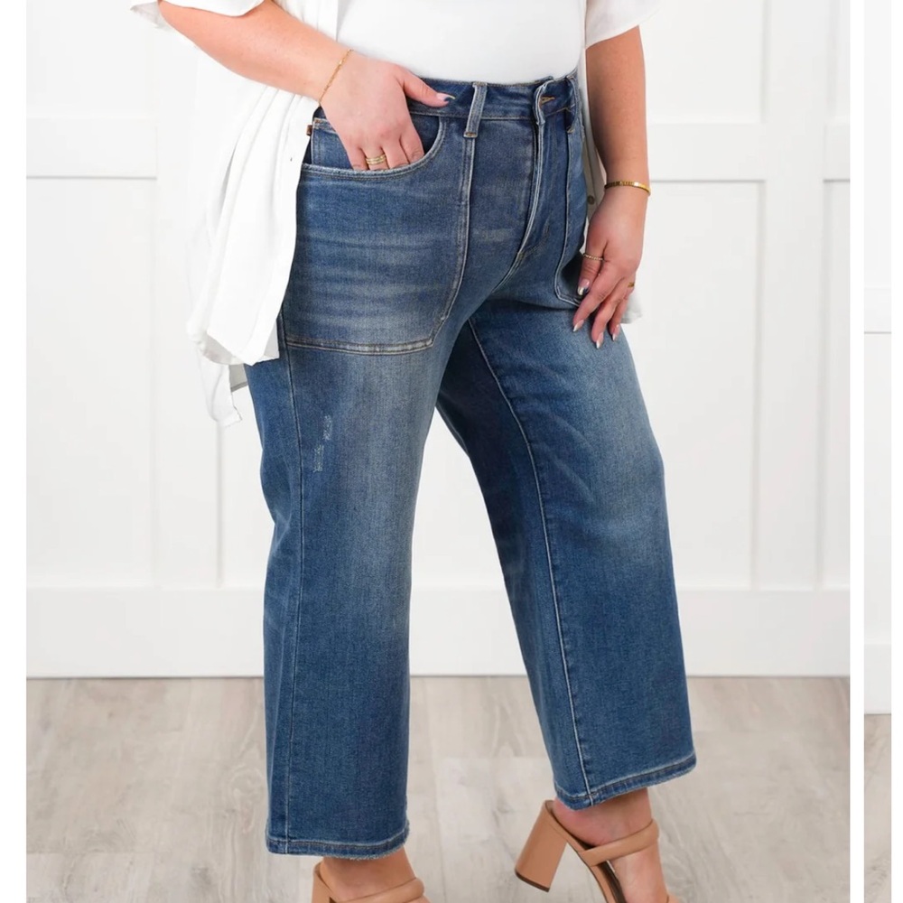 Judy Blue Medium Wash Straight Leg Jeans - Picture 4 of 15